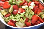 Jordbærsalat med avocado og nem æblecider dressing