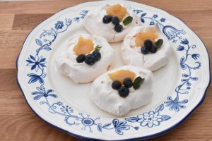Pavlova med lemoncurd - marengs flødekager