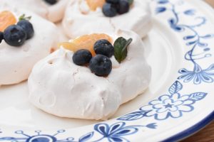 Pavlova med lemoncurd - marengs flødekager