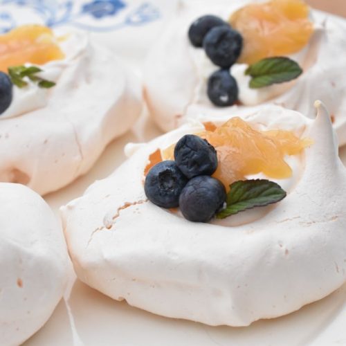 Pavlova med lemoncurd - marengs flødekager