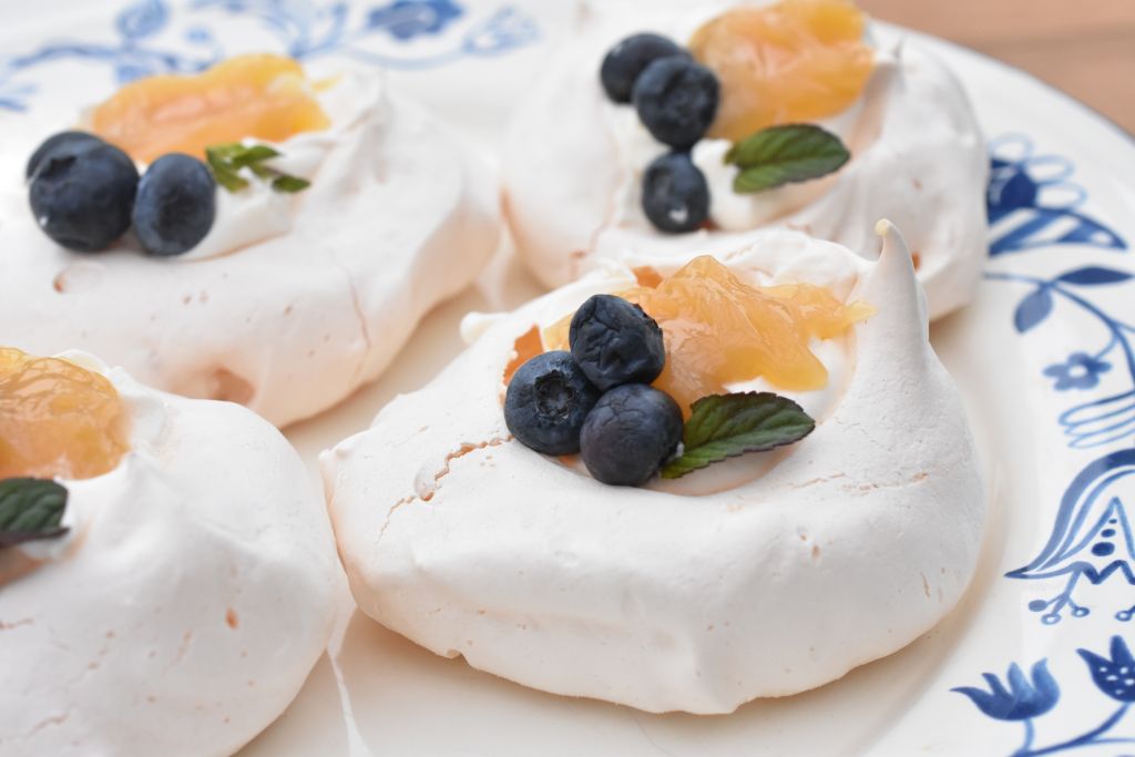 Pavlova med lemoncurd - marengs flødekager
