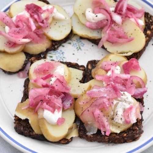 Kartoffelmadder med syltede rødløg - nem opskrift