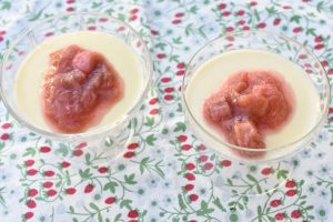 Panna cotta med rabarberkompot