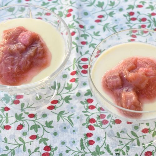 Panna cotta med rabarberkompot