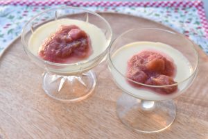 Panna cotta med rabarberkompot