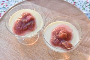 Panna cotta med rabarberkompot