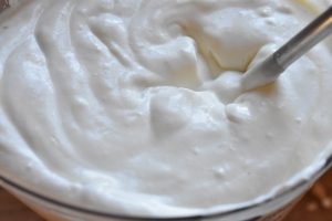 Konditorcreme til kage med hele æg - nem opskrift - cremen røres