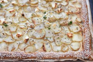 Butterdejstærte med kartofler - nem opskrift