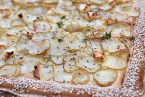 Butterdejstærte med kartofler - nem opskrift