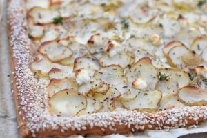 Butterdejstærte med kartofler - nem opskrift