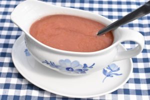 Rabarbersovs til dessert - opskrift på sauce med rabarber