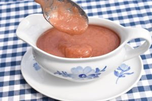 Rabarbersovs til dessert - opskrift på sauce med rabarber