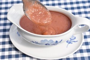 Rabarbersovs til dessert - opskrift på sauce med rabarber