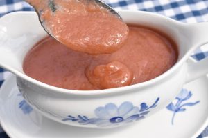 Rabarbersovs til dessert - opskrift på sauce med rabarber