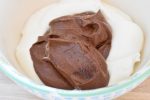 DSC_0605 • nogetiovnen.dk Den bløde chokoladeganache vendes i resten af flødeskummet