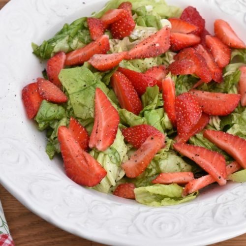 Mormorsalat med jordbær og kærnemælksdressing