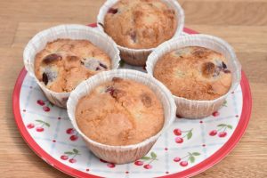Makronmuffins med kirsebær - nemme muffins med bær