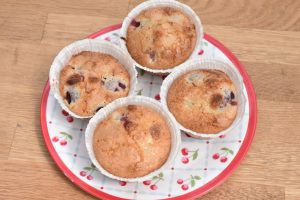 Makronmuffins med kirsebær - nemme muffins med bær