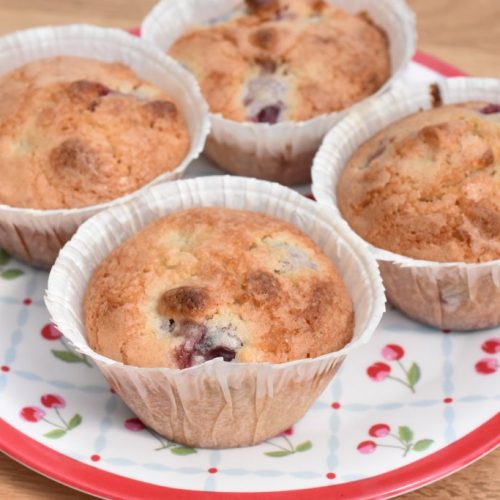 Makronmuffins med kirsebær - nemme muffins med bær