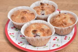 Makronmuffins med kirsebær - nemme muffins med bær