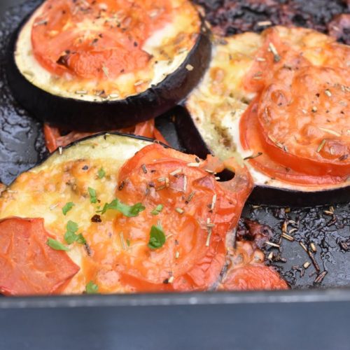 Bagt aubergine med tomat og mozzarella