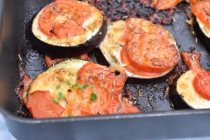 DSC_2364 • nogetiovnen.dk Bagt aubergine med tomat og mozzarella