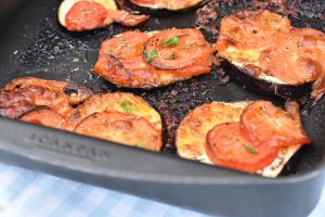 DSC_2365 • nogetiovnen.dk Bagt aubergine med tomat og mozzarella