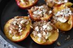 Bagte ferskner i ovn eller airfryer - nem dessert opskrift