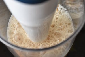 Frappéen blendes med isterninger