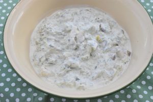 DSC_0061 2 • nogetiovnen.dk Tzatziki kartoffelsalat - cremet kartoffelsalat med agurk