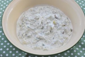 DSC_0062 2 • nogetiovnen.dk Tzatziki kartoffelsalat - cremet kartoffelsalat med agurk