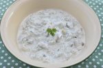 Tzatziki kartoffelsalat - cremet kartoffelsalat med agurk