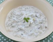 Tzatziki kartoffelsalat - cremet kartoffelsalat med agurk