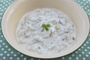 DSC_0069 • nogetiovnen.dk Tzatziki kartoffelsalat - cremet kartoffelsalat med agurk
