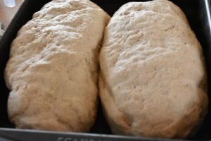 Sigtebrødene bages i bradepande