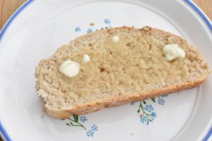 DSC_0306 • nogetiovnen.dk Sigtebrød - opskrift på gammeldags mormor sigtebrød - lunt med smør på