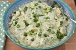 Grøn kartoffelsalat med urtedressing - opskrift