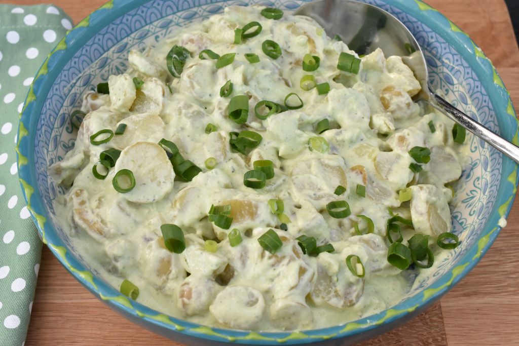Grøn kartoffelsalat med urtedressing - opskrift