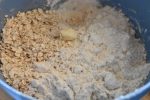 DSC_1257 • nogetiovnen.dk Fersken crumble - nem opskrift på frugttærte med crumble - crumbledejen røres