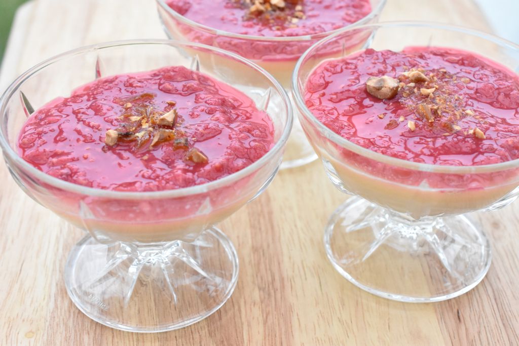 Panna cotta med hindbær - nem opskrift