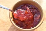 Mirabellechutney med rødløg og brun farin - opskrift