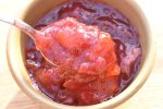 Mirabellechutney med rødløg og brun farin - opskrift