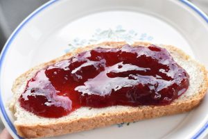 DSC_0371 • nogetiovnen.dk Sigtebrød med mirabellekompot