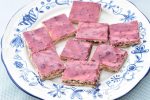 Brombærsnitter med brombærglasur a la hindbærsnitter