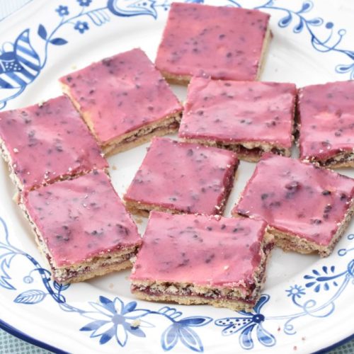 Brombærsnitter med brombærglasur a la hindbærsnitter