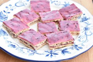 Brombærsnitter med brombærglasur a la hindbærsnitter