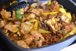 Peberfrugt og champignon svitses med