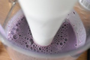 Blend længe, til bærrene er opløst