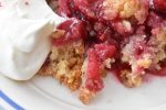 Cobbler med æbler og blommer