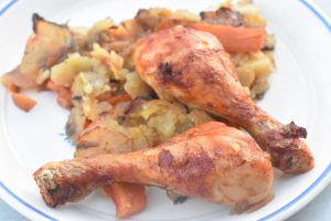 Kartoffelfad med kylling på tallerken